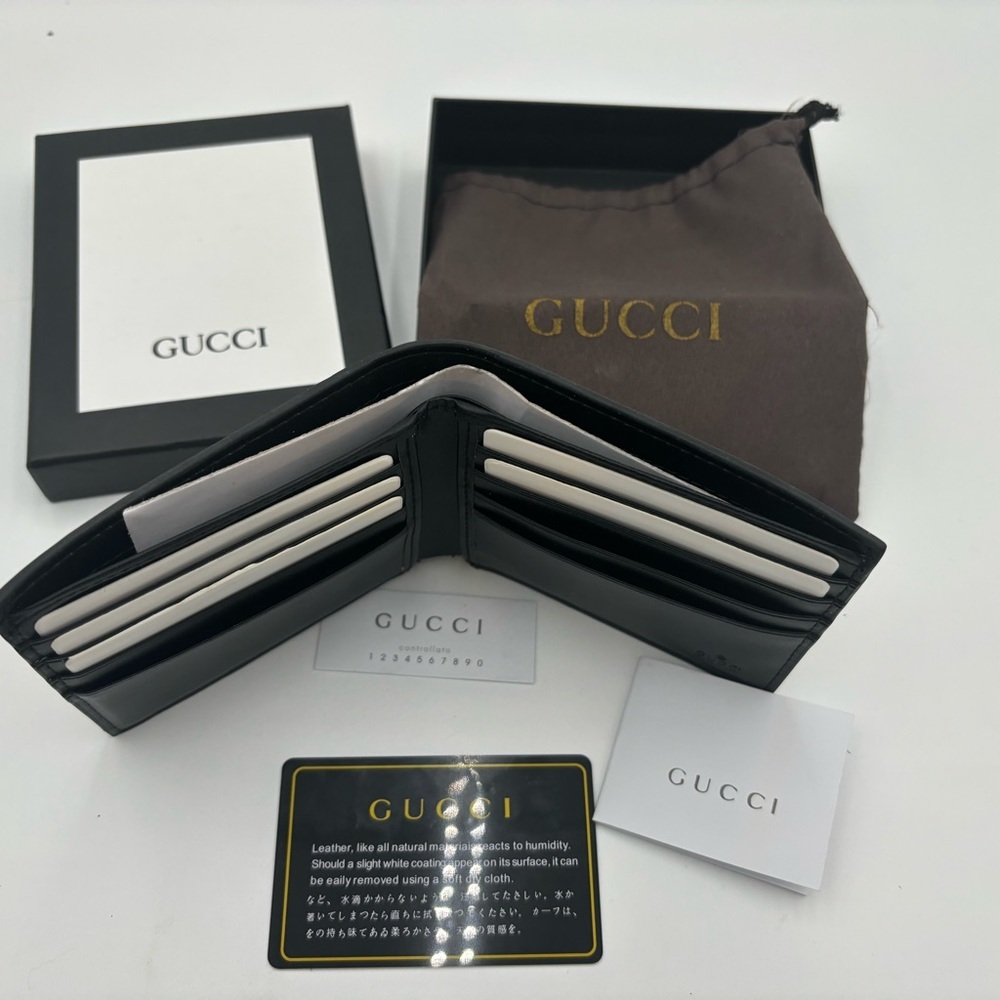 *SOLD* GUCCI Bifold Bee Print Canvas Leather Wallet, #451368 - Picture 12 of 16